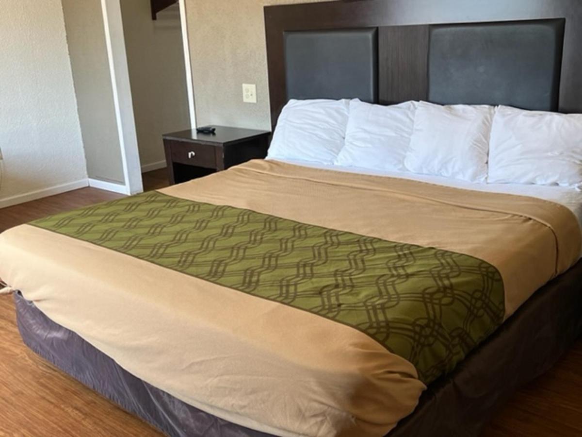 Posh Inn&Suites Wisconsin Rapids Eksteriør bilde